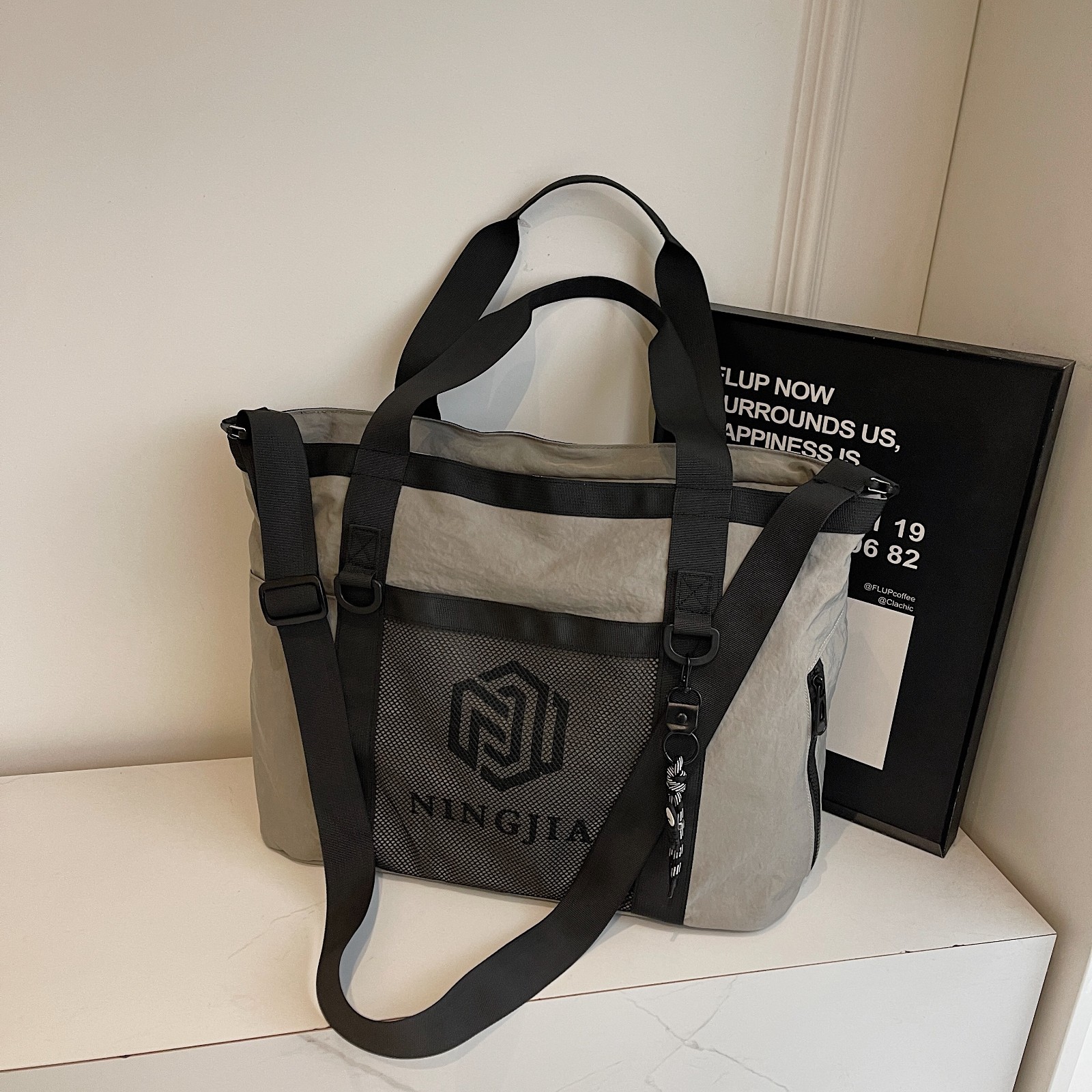 Trendy casual sports fitness bags for men and women, fashionable short-distance crossbody travel bags, lightweight hand-held yoga swimming bags Specification drawing