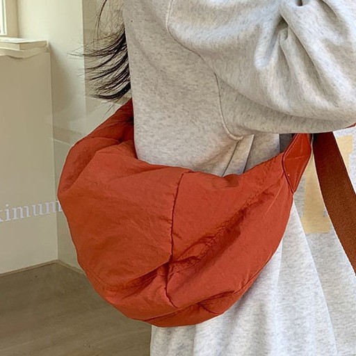 Lightweight nylon fabric bag 2024 Autumn/Winter new women's bag, cross-border trend single-shoulder bag, women's casual travel crossbody bag details Picture