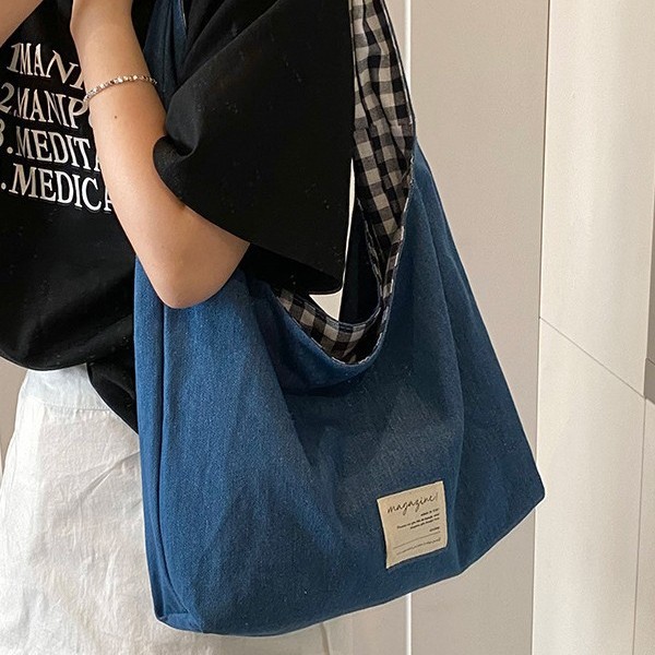 The new American denim double-sided backpack is versatile, with a large capacity checkered bag, a simple solid color tote bag, and a casual commuting bag details Picture