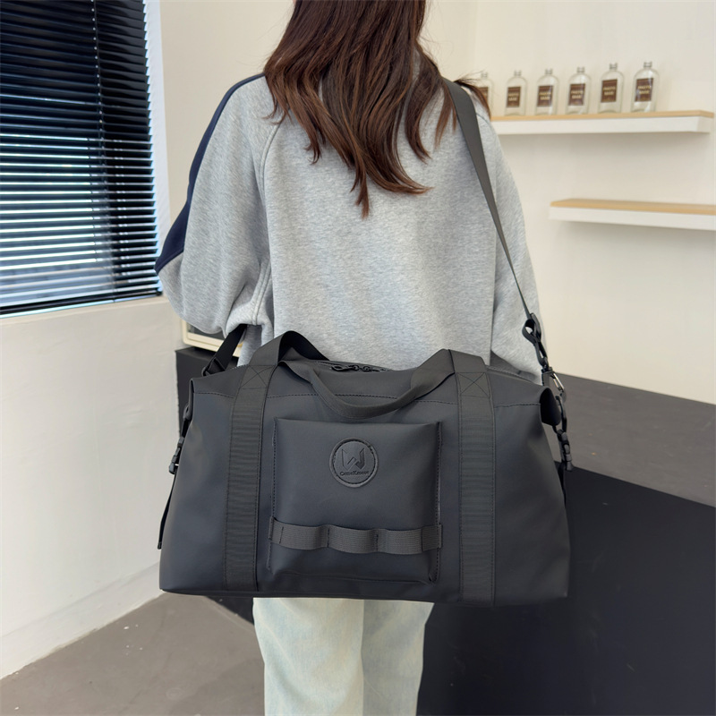 Simple and casual training and fitness bag, short business trip and travel luggage storage bag, large-capacity casual outdoor sports bag Application Scenario