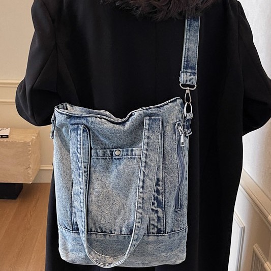 Cross-border washed denim tote bag for women's 2024 autumn new large-capacity casual single-shoulder crossbody bag Application Scenario