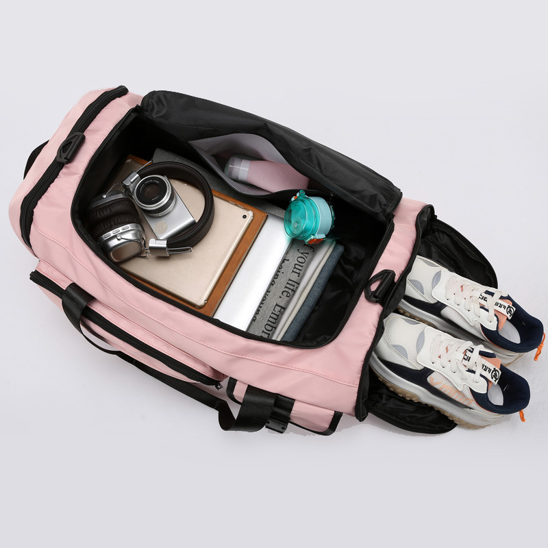 A new cross-border workwear-style multi-functional travel bag that can be used for both shoulders or one shoulder, a crossbody bag, and a dry and wet separated hand-held travel bag Application Scenario