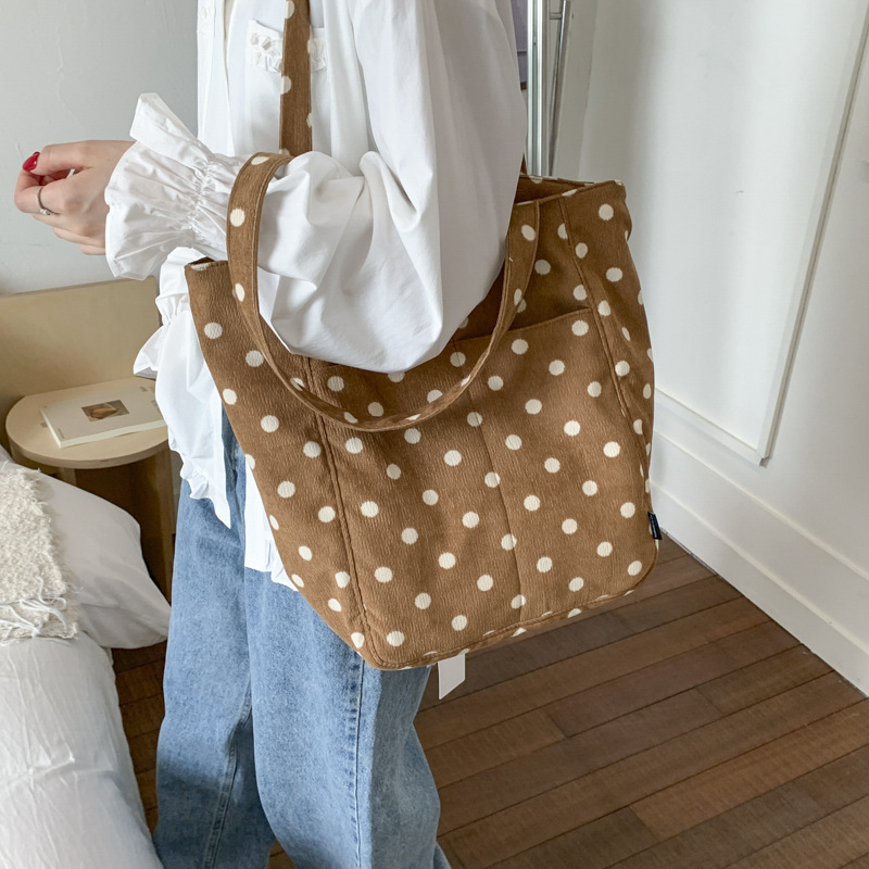 Korean casual tote bag 2025 new model large capacity bucket bag for work and commuting single-shoulder bag, high-end underarm bag Application Scenario