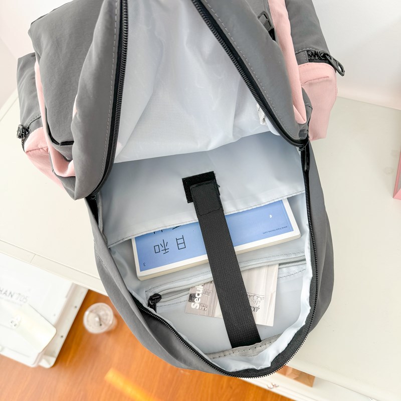 A Japanese-style niche retro versatile backpack for girls, a lightweight backpack for female college students' outdoor sports, and a travel and mountaineering bag Application Scenario