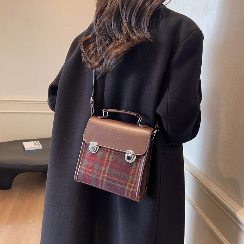 Fashionable checkered Korean style women's backpack 2024 new winter color-blocking and patchwork personalized square bag, crossbody bag, cross-border details Picture