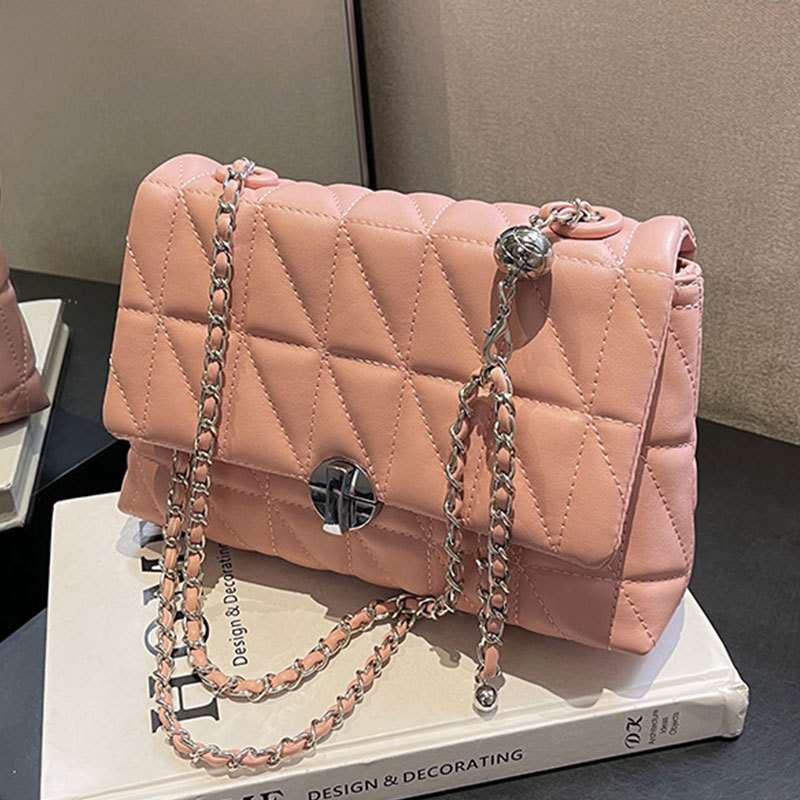 High-end texture, versatile summer women's bag 2023 new style, Korean diamond-shaped style chain, niche but super popular, single-shoulder armpit Application Scenario
