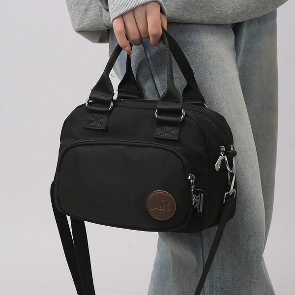 This year's new multi-functional multi-pocket casual handbag is exquisite, versatile, lightweight and practical. It's a single-shoulder crossbody bag Specification drawing