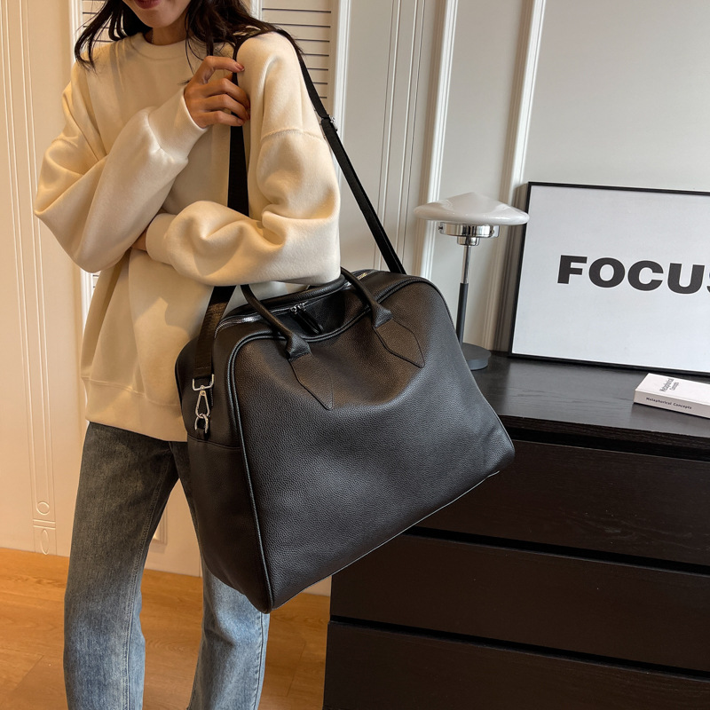 A new, fashionable and stylish solid-color Boston yoga fitness bag with a simple, large-capacity, lightweight and stylish Korean style details Picture