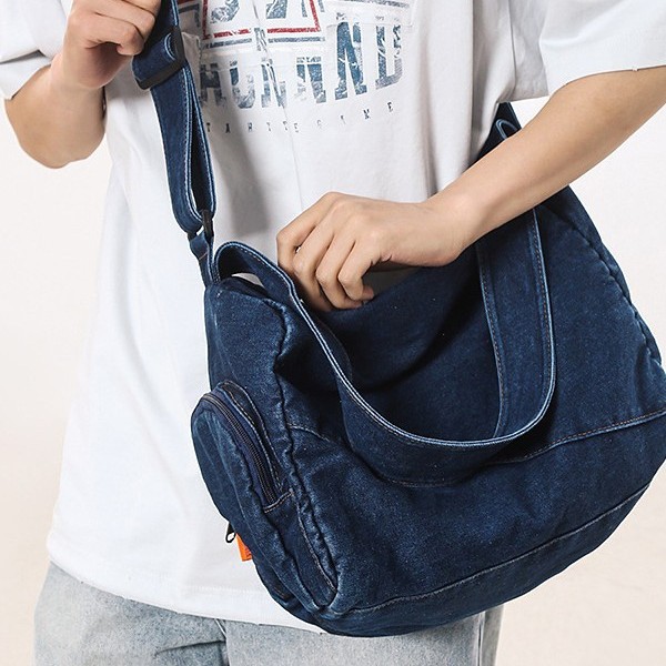 Single-shoulder bag for men and women, 2025 new Japanese style simple denim crossbody bag, ins trendy brand crossbody bag, student messenger bag full figure