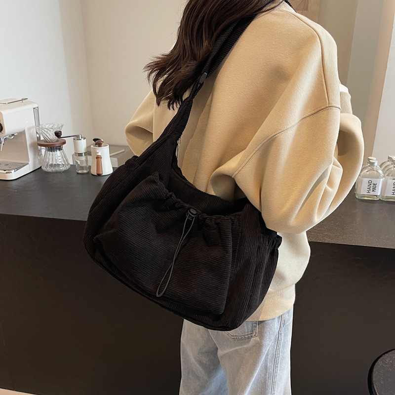Simple and casual corduroy fabric bag for women, new autumn/winter 2024, fashionable and versatile single-shoulder bag, large-capacity commuting crossbody bag full figure