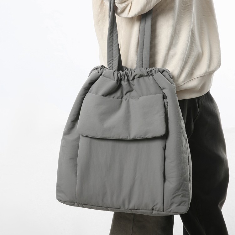 Simple drawstring bag for women, new autumn/Winter 2024 solid color single-shoulder bag, large capacity Korean-style casual hand-held bucket bag Application Scenario