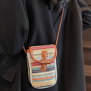 Summer simple color-blocking woven mobile phone bag 2025 new lightweight and casual beach straw woven bag niche single-shoulder bag full figure