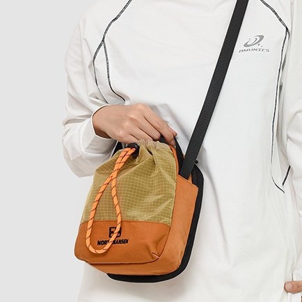 Water Bottle Bag 2025 Korean version solid color single-shoulder bag, multi-functional waterproof lightweight mini bag, casual mobile phone single-shoulder bag Specification drawing