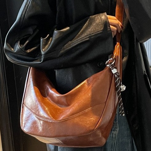 Best-selling dumpling bag for women, large capacity 2025 new style, simple and casual underarm bag, retro and versatile, high-end single-shoulder bag full figure