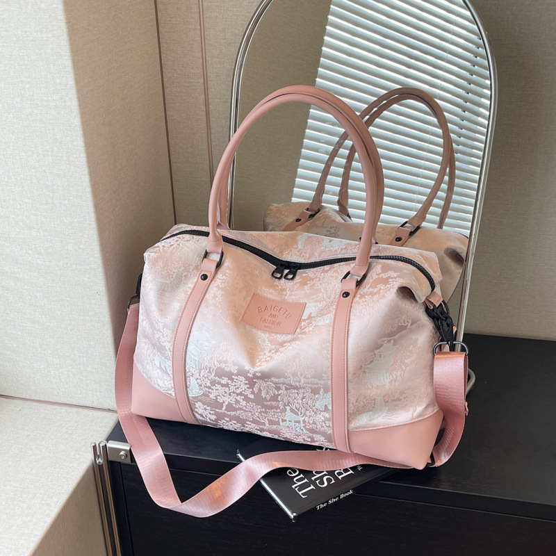Carrying a Chinese-style casual fitness bag, a large-capacity new Chinese-style embroidered single-shoulder travel bag for women, and a hand-held luggage bag for going out full figure