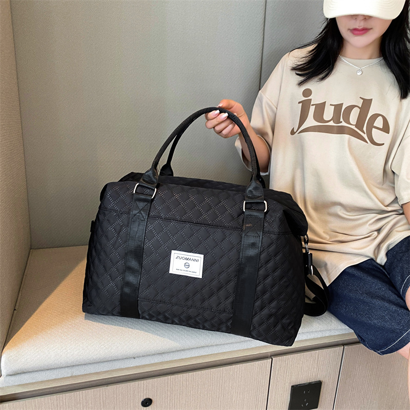 The 2024 new style of casual travel bag features a simple dry-wet separation, a pull-out fitness bag with a large capacity and expandable storage bag Application Scenario