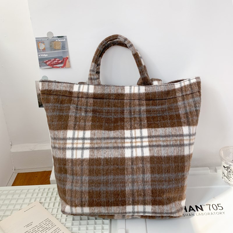 Korean-style woolen checkered single-shoulder and hand-carry dual-purpose bag, 2024 new commuter underarm bag, retro and versatile tote bag Specification drawing