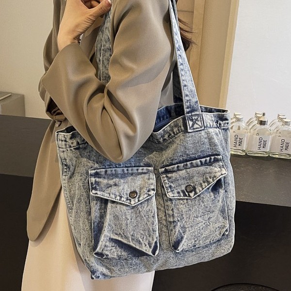 Washed denim canvas bag, women's commuter tote bag, simple and eye-catching casual shoulder bag, large-capacity student class bag Specification drawing