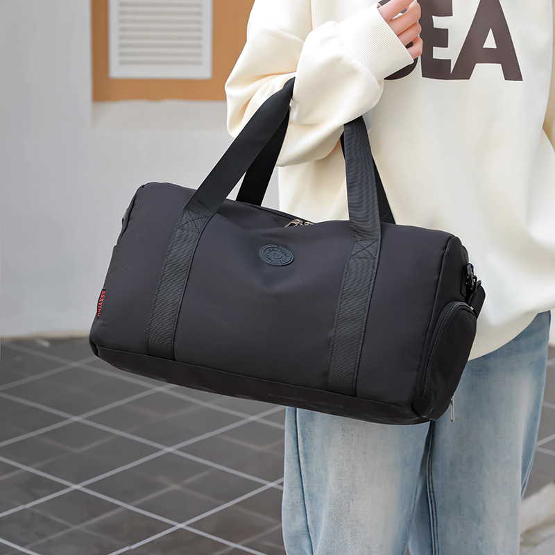 Travel bags, hand-held sports and fitness bags, large-capacity outings, luggage bags with handles, dry and wet separation swimming training bags Application Scenario