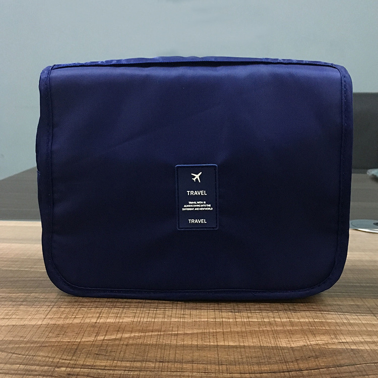 Hanging makeup bag, waterproof twill wash bag, large-capacity portable dry and wet separation mesh fabric, high-end makeup bag Application Scenario