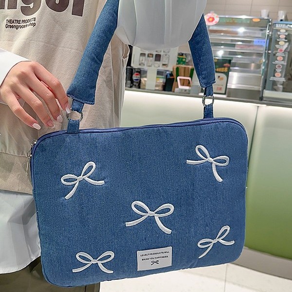 Washed denim embroidered new single-shoulder bag, laptop bag, eye-catching tablet bag, high appearance level single-shoulder bag Application Scenario