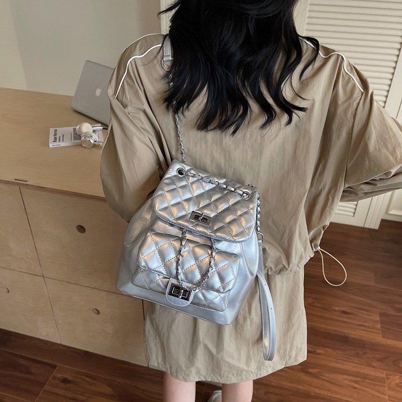 Cross-border Xiaoxiangfeng diamond-shaped embroidery thread Women's Backpack 2025 New Style Personalized chain Backpack Fashionable travel Schoolbag details Picture