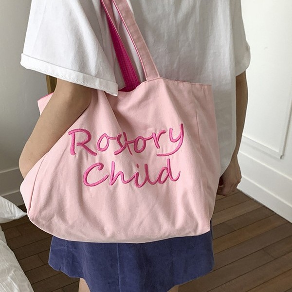 Embroidered lettered double-sided tote bag for women, 2025 new versatile colorful fabric bag, large capacity single-shoulder bag for commuting Application Scenario