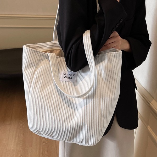 A new cross-border Korean-style corduroy crossbody bag, a versatile large-capacity single-shoulder bag for women, and a corduroy fabric bag for autumn and winter Application Scenario