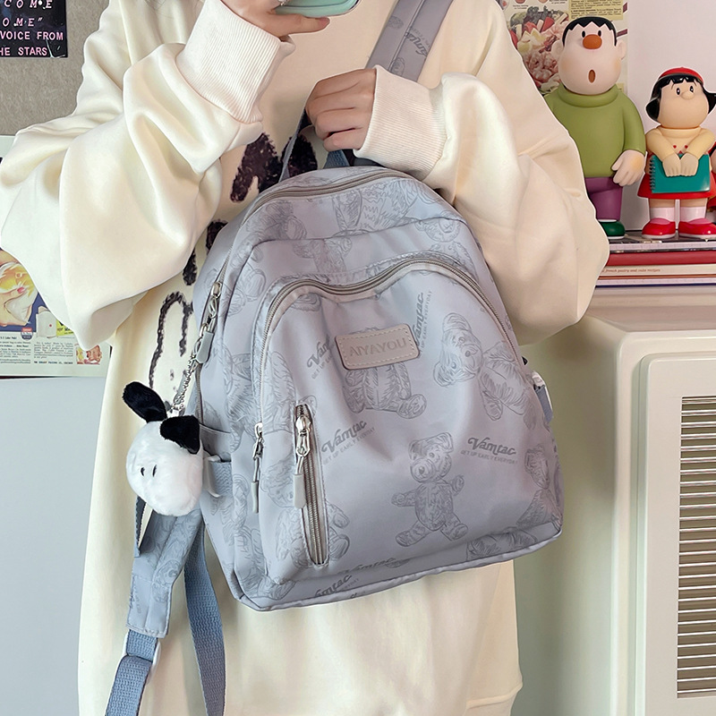 New cross-border children's schoolbags with cartoon bear prints, boys' and girls' backpacks, travel backpacks, and lightweight back-protecting schoolbags Application Scenario