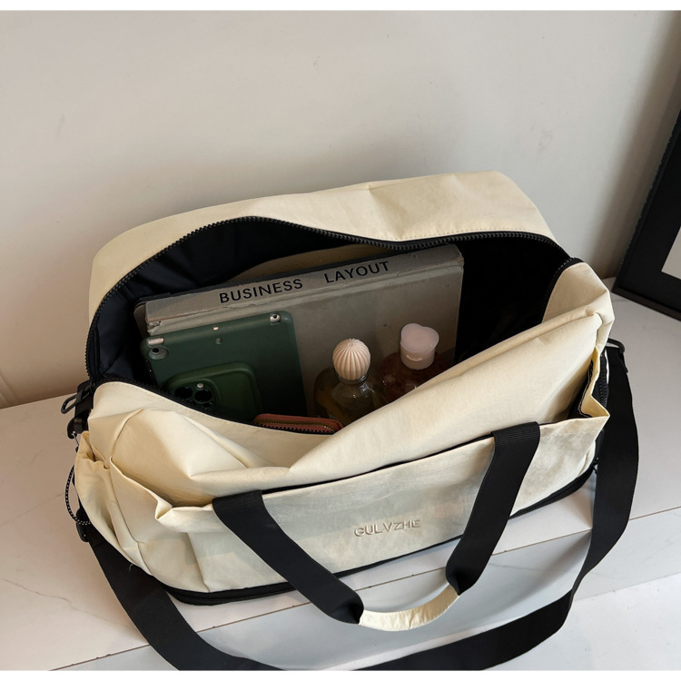 Expandable luggage bag, large-capacity short-distance hand-held travel bag for women, lightweight dry-wet separation yoga and fitness bag for women Application Scenario
