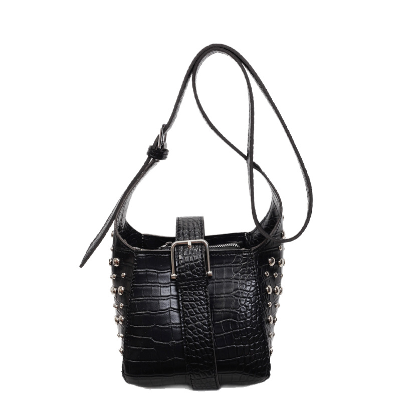 Cross-border versatile bucket bag with rivet design, commuting bag 2025 new style, high-end single-shoulder bag, solid color crossbody bag for women Item Picture