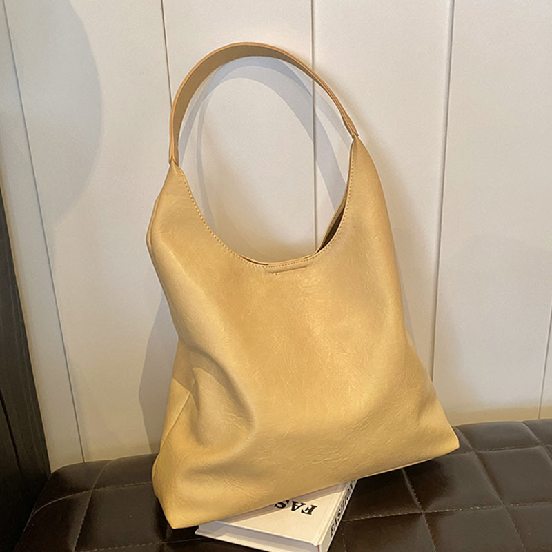 A new 2024 Korean-style laid-back fashion large bag, a versatile casual single-shoulder commuter large-capacity soft leather tote bag full figure