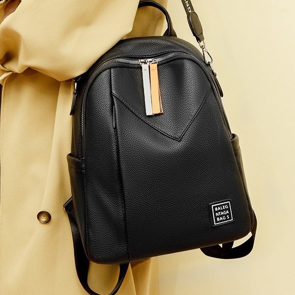A new type of women's casual backpack with a large capacity, multiple functions and a niche design for commuting Specification drawing