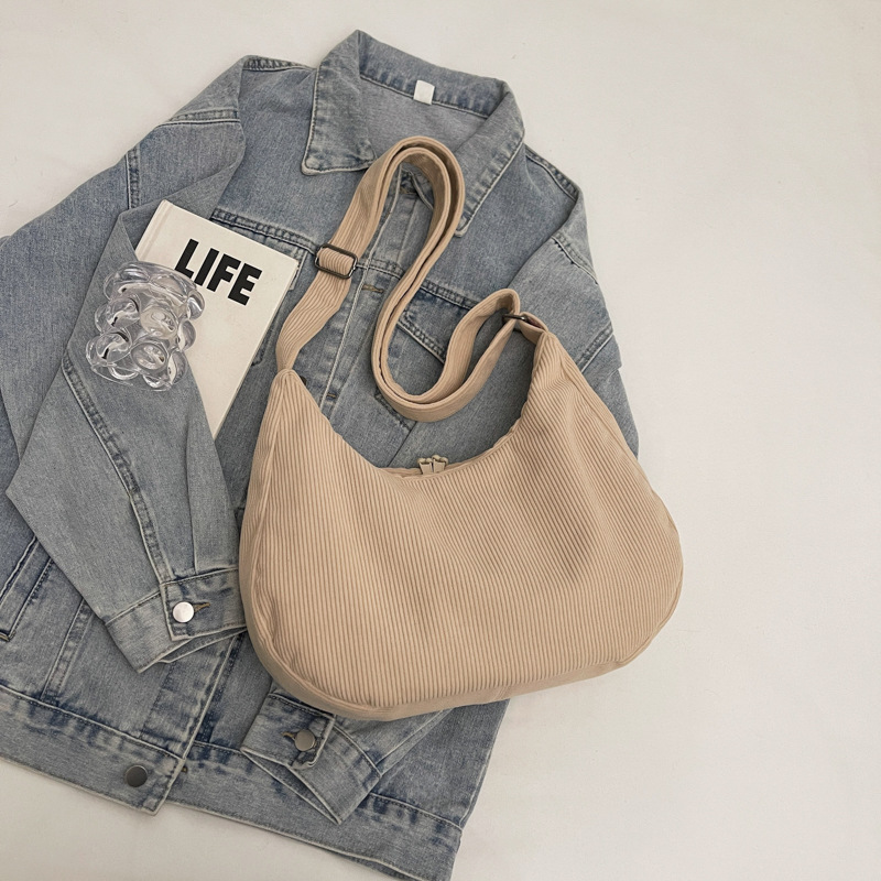 New autumn and winter fashion women's single-shoulder commuter bag, large capacity corduroy bag, women's casual student crossbody dumpling bag Specification drawing