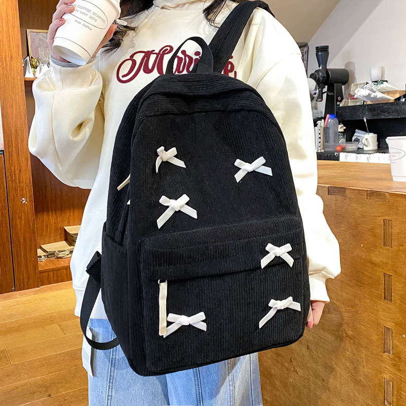 Japanese-style Instagram backpacks for girls with high appearance standards, simple, niche and versatile backpacks for college students, and Korean-style high school backpacks for girls Application Scenario