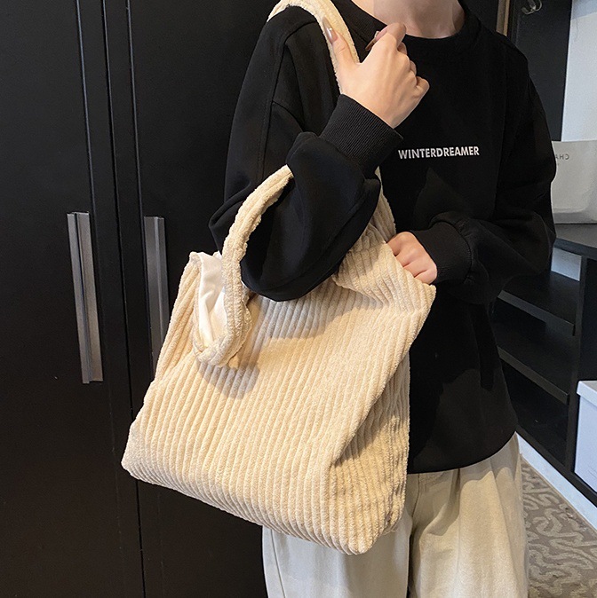 Casual and versatile down bag for women, new autumn/winter 2024 collection, single-shoulder bag, large-capacity tote bag, school commuting bag full figure