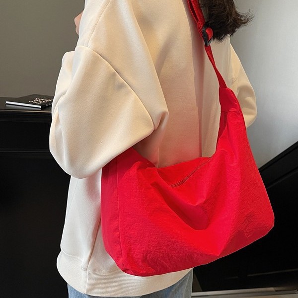 High-end nylon dumpling bag for both men and women, a simple and sporty style, large-capacity casual single-shoulder tote bag full figure