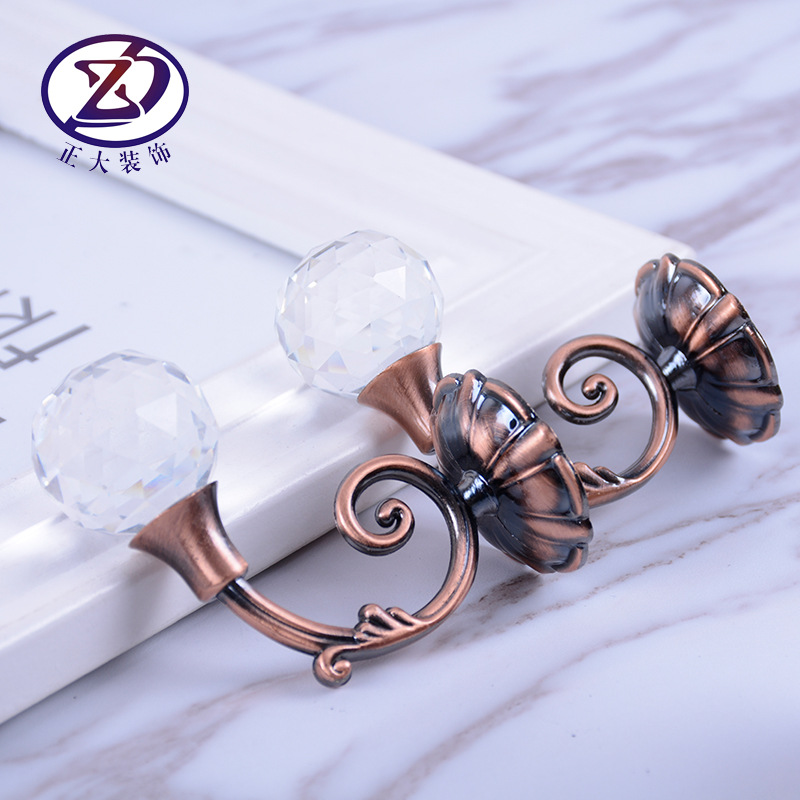The manufacturer supplies European-style curtain hooks, zinc alloy crystal wall hooks, living room and bedroom window decorations, and curtain accessories for cross-border use details Picture