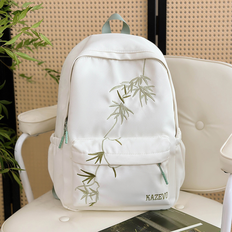 New Chinese-style schoolbag, a lightweight backpack for girls to travel, a backpack for college students, junior high school and senior high school girls to go out Application Scenario