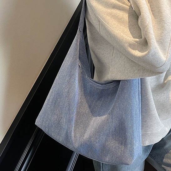 Fashionable underarm bag for women 2025 Summer new Korean-style simple and casual denim bag for work and commuting single-shoulder bag full figure