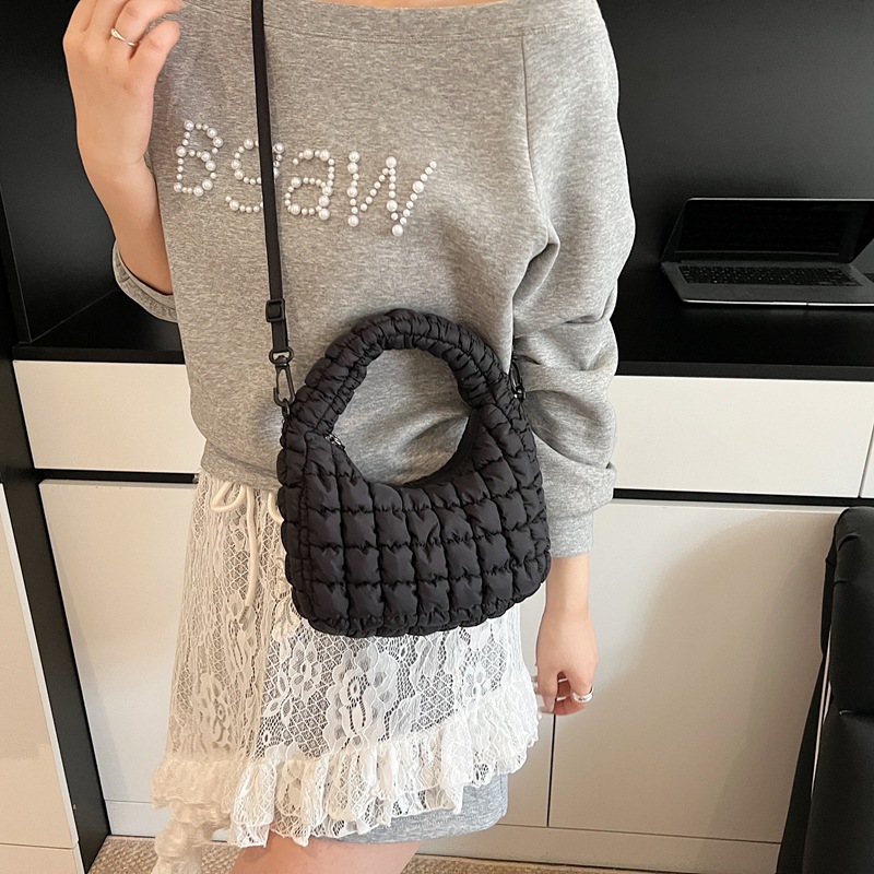 Trendy pleated hand-held small square bag for women, new summer 2025 casual and lightweight, casual dumpling bag for commuting, single-shoulder crossbody bag Application Scenario