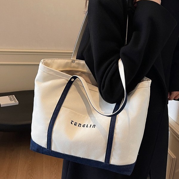 New laid-back tote bag, large-capacity single-shoulder bag, retro color-blocking single-shoulder bag, fashionable autumn and winter versatile underarm bag Application Scenario