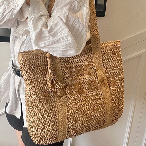 Forest-style straw woven bag for women 2025 New trendy, fashionable and retro tote bag with large capacity and vacation style woven bag details Picture