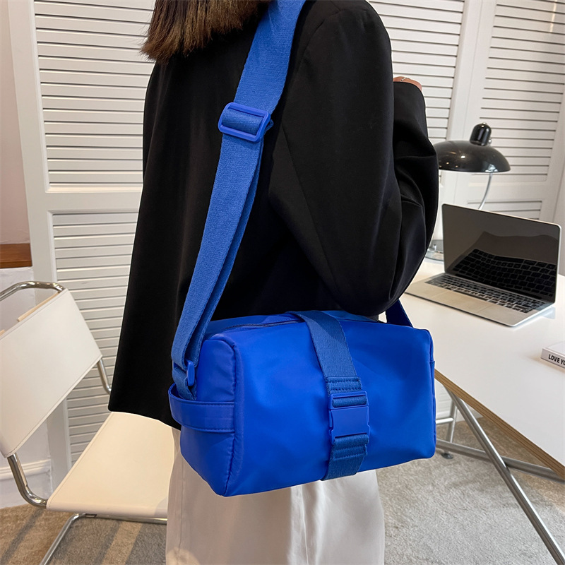Crossbody bag for women 2022 New style fashionable toast bag ins Klein Blue sporty casual bag single-shoulder bag for women full figure