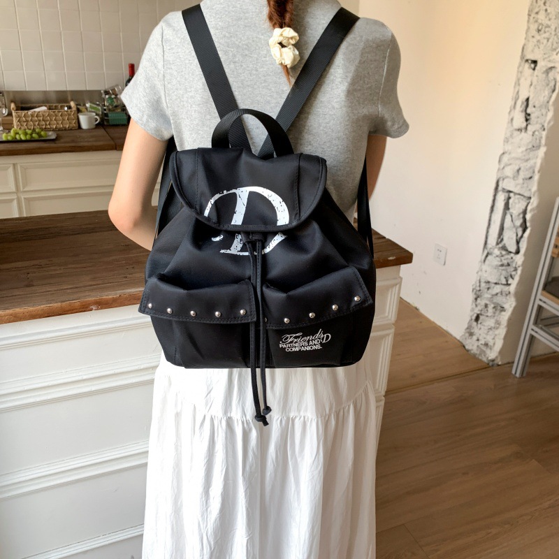 Large-capacity small backpack for women, Korean version 2025 Summer new rivet casual handbag, student commuting backpack details Picture