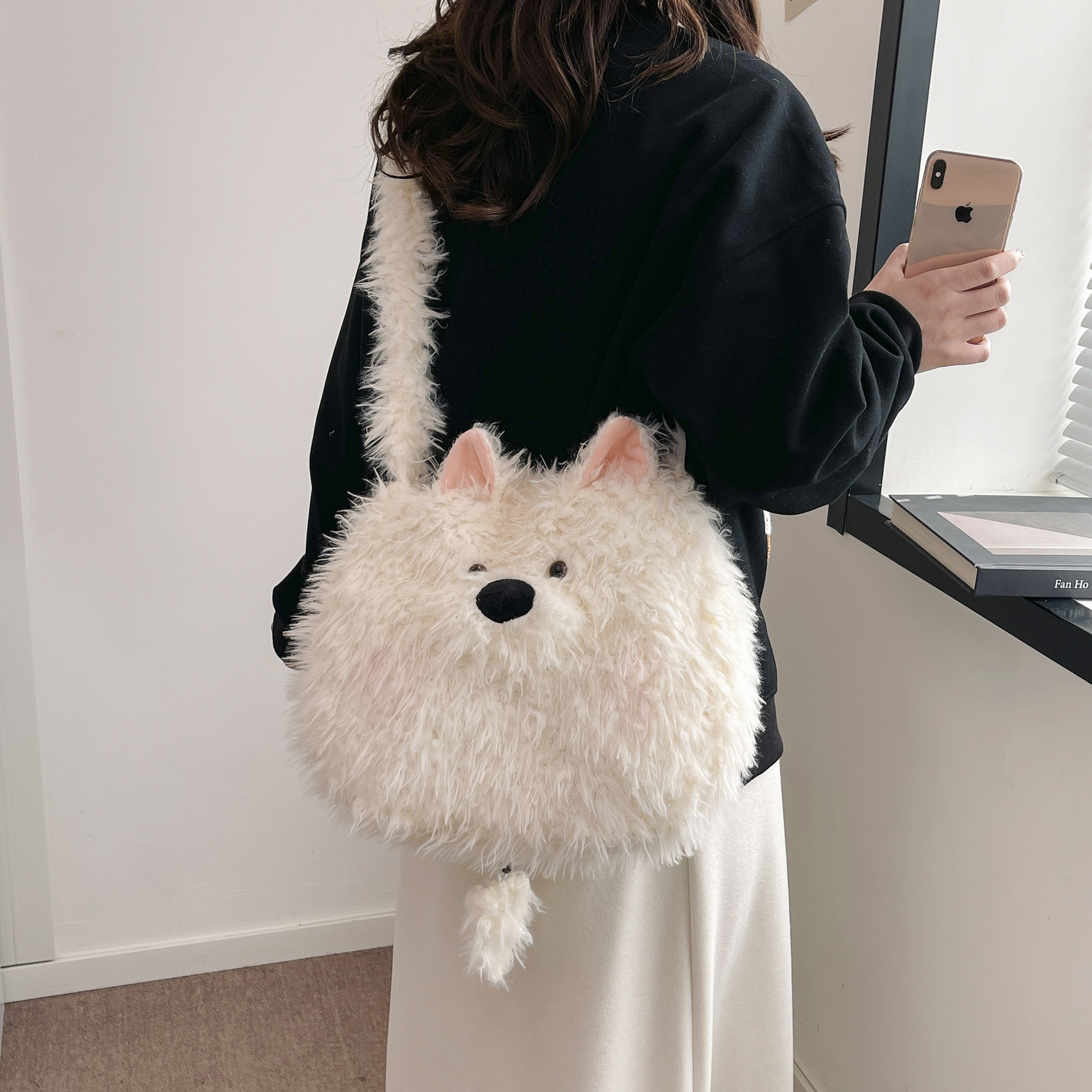 The new cartoon Samoyed plush bag is cute and sweet, with a girlish heart. It features a crossbody single-shoulder bag and a large-capacity underarm bag Specification drawing