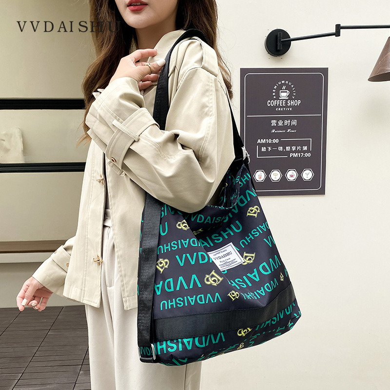 The manufacturer customizes a large-capacity single-shoulder bag for women, a new Oxford fabric backpack, a versatile and multi-functional mom bag for commuting Specification drawing