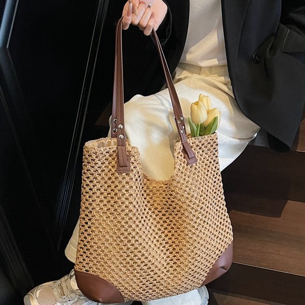 Cross-border woven straw weaving color-blocking tote bag, niche design, single-shoulder bag, large bag, women's large-capacity hollowed-out underarm bag Application Scenario