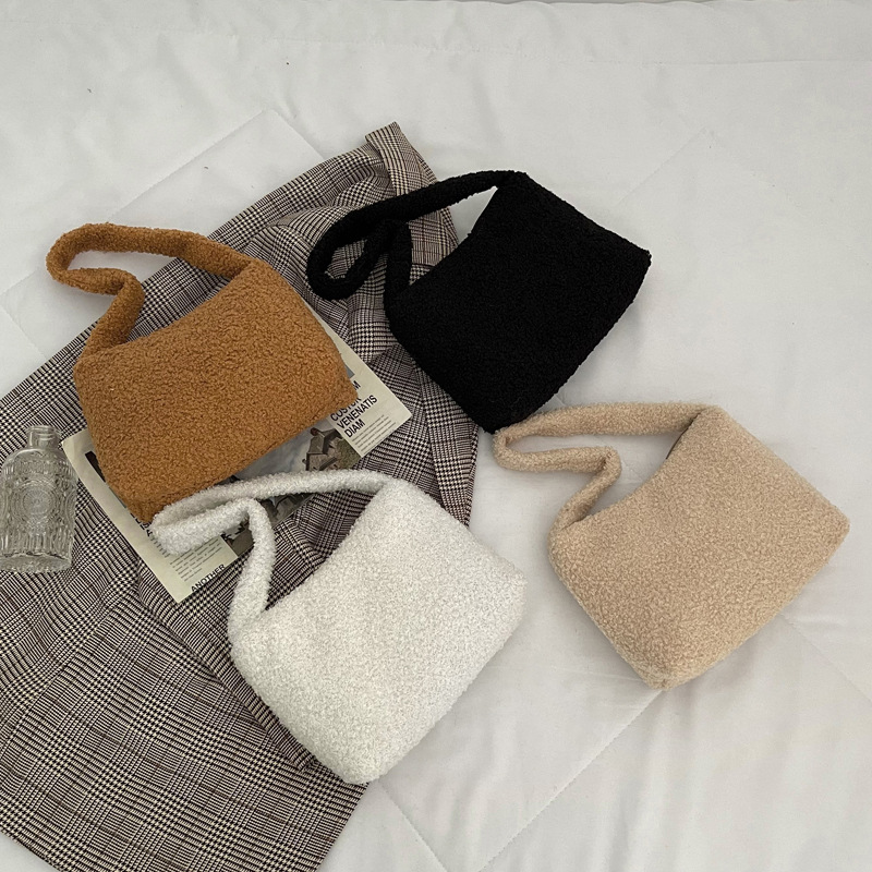 The plush autumn and winter new small square bag 2021 new solid color Korean-style fashionable single-shoulder bag sweet and simple commuter women's bag Application Scenario