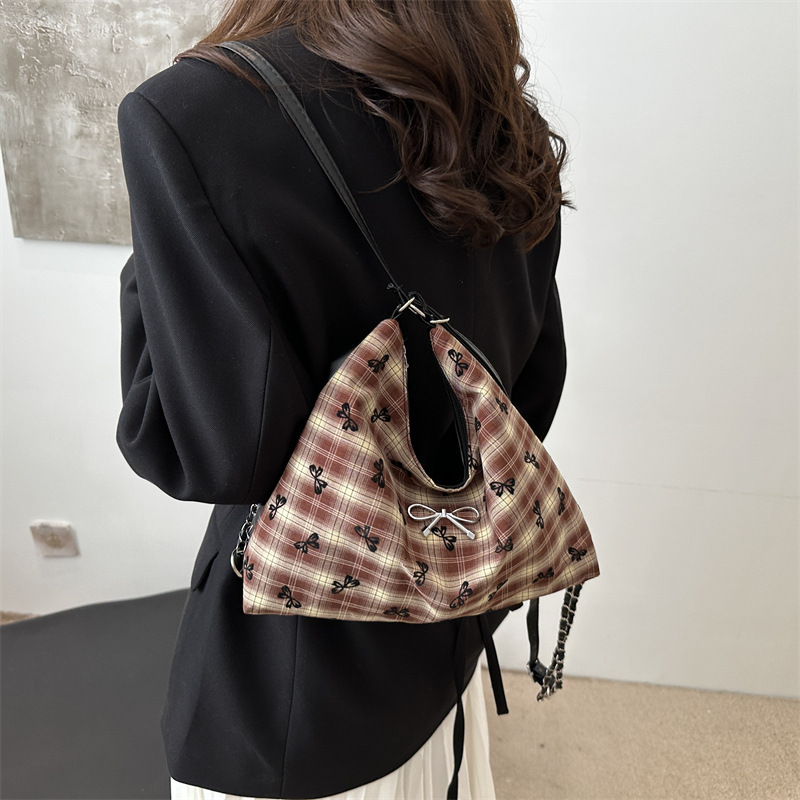Trendy casual bag for women 2024 New style, fashionable and versatile polka dot checkered backpack, high-end and niche crossbody bag details Picture
